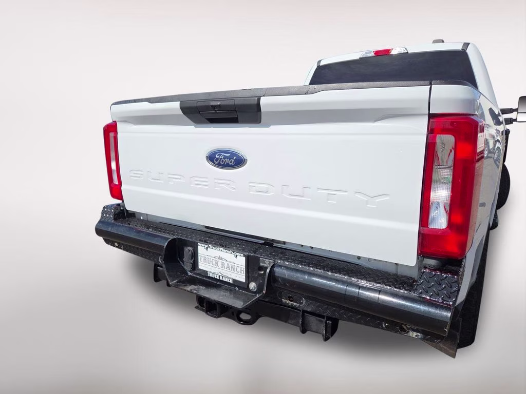 2023 Oxford White Ford Super Duty F-250 SRW XLT 4X4 Truck
