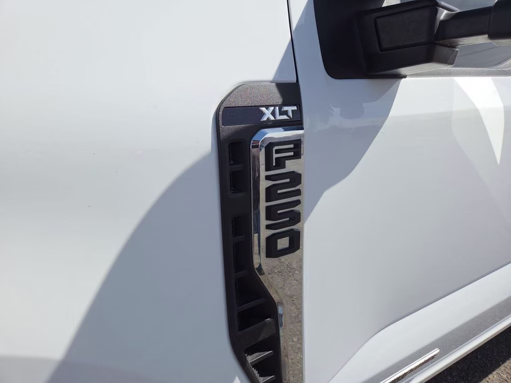 2023 Oxford White Ford Super Duty F-250 SRW XLT 4X4 Truck