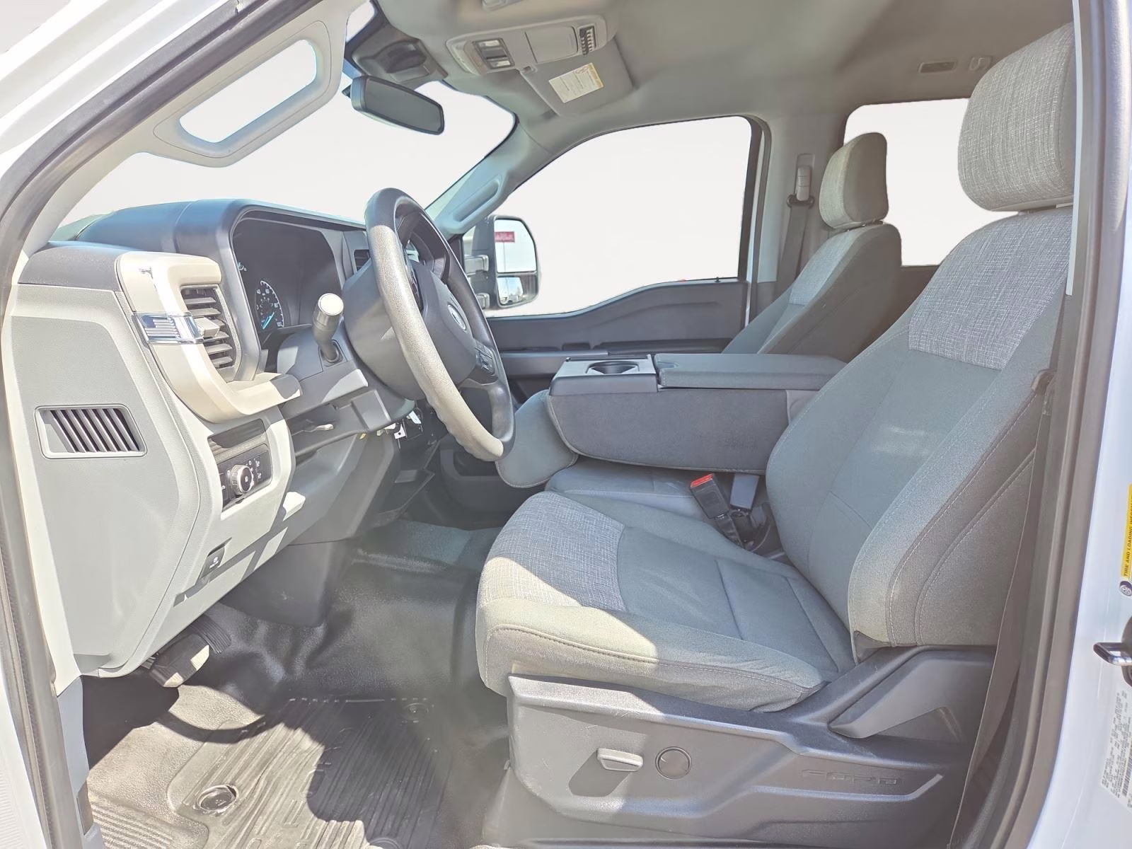 2023 Oxford White Ford Super Duty F-250 SRW XLT 4X4 Truck