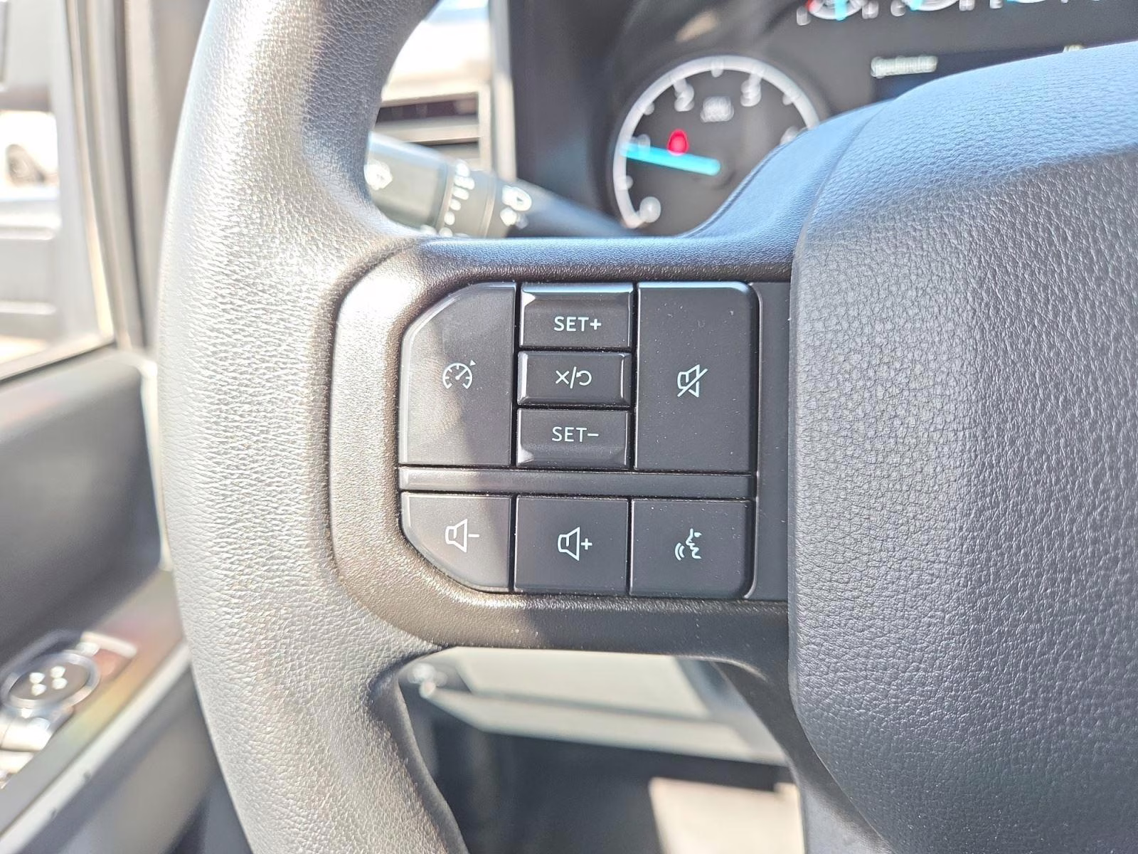 2023 Oxford White Ford Super Duty F-250 SRW XLT 4X4 Truck