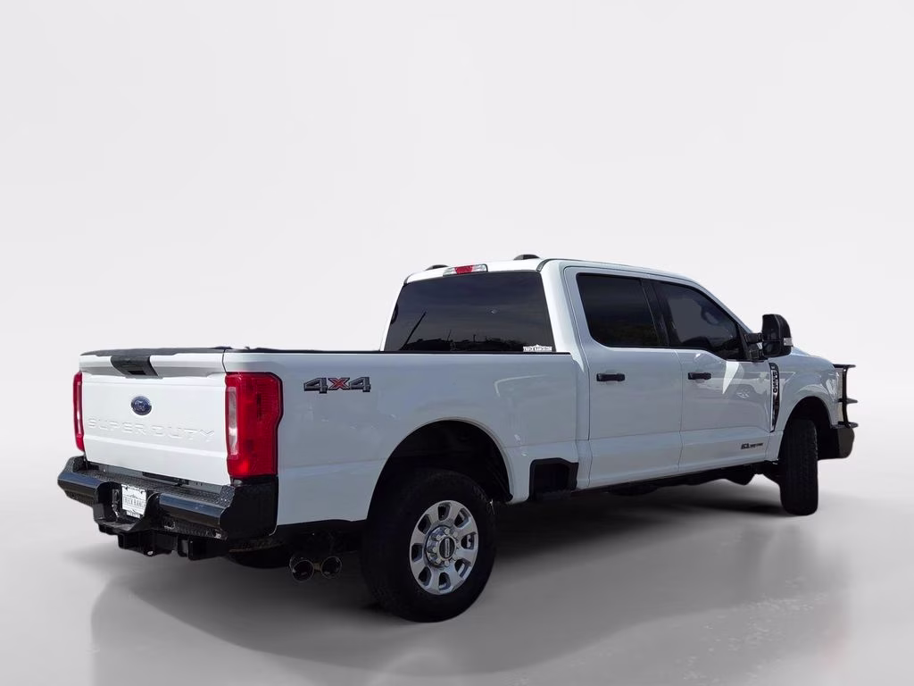 2023 Oxford White Ford Super Duty F-250 SRW XLT 4X4 Truck