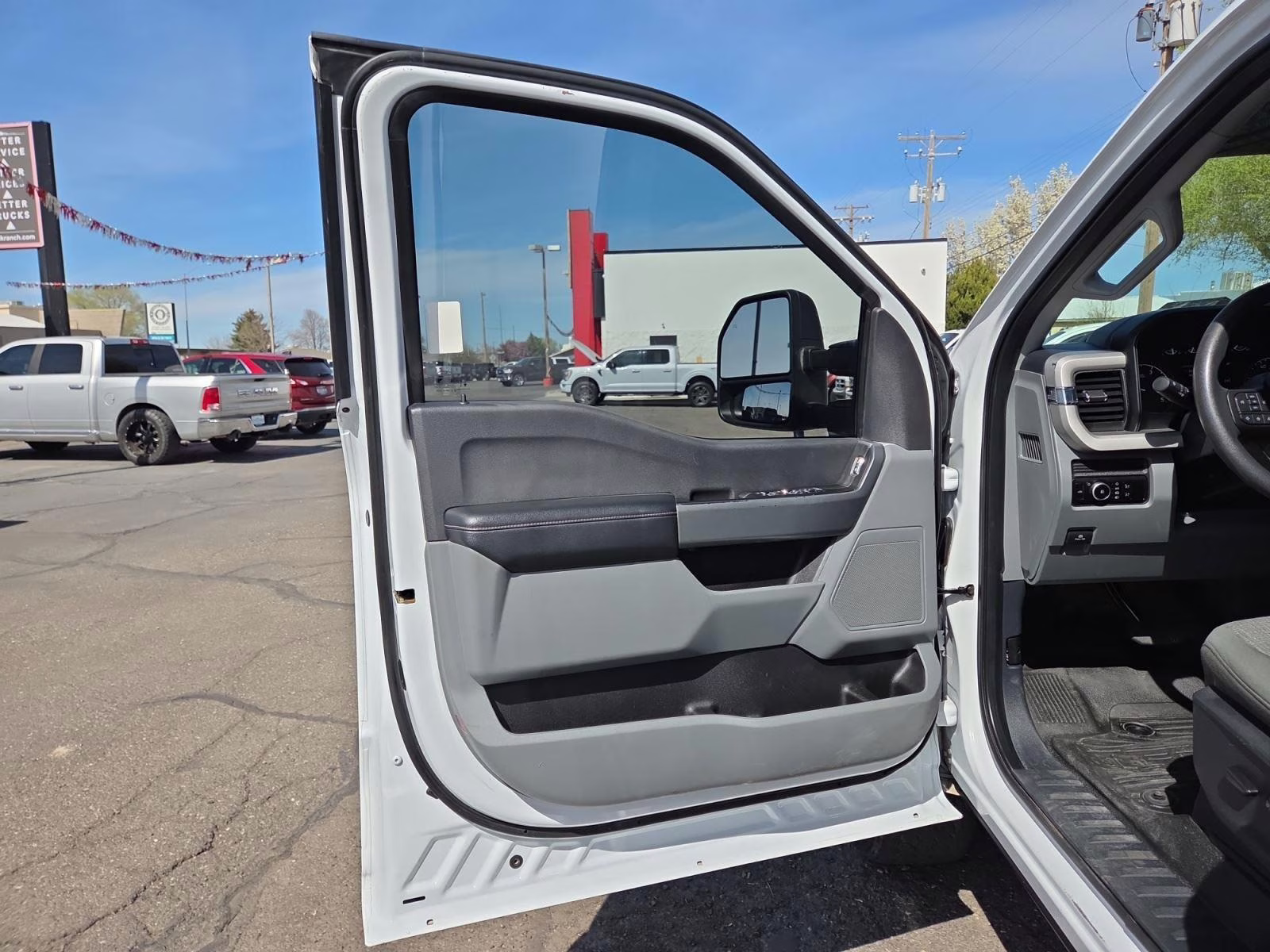 2023 Oxford White Ford Super Duty F-250 SRW XLT 4X4 Truck