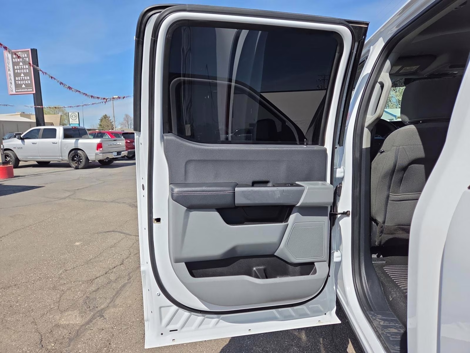 2023 Oxford White Ford Super Duty F-250 SRW XLT 4X4 Truck