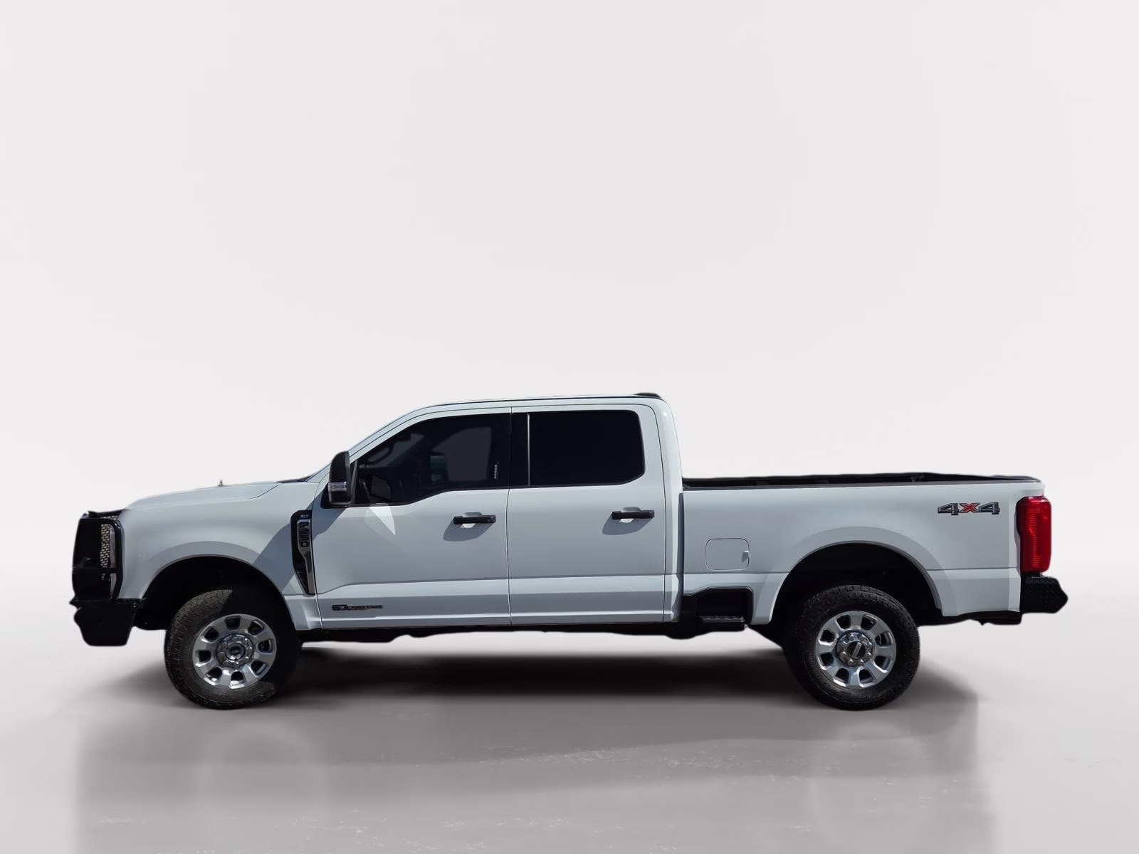 2023 Oxford White Ford Super Duty F-250 SRW XLT 4X4 Truck