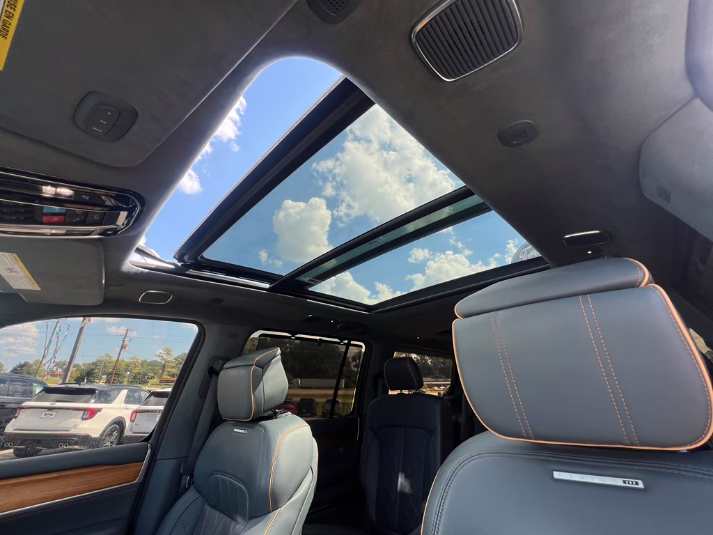 2022 Silver Zynith Jeep Grand Wagoneer Series III 4X4 SUV