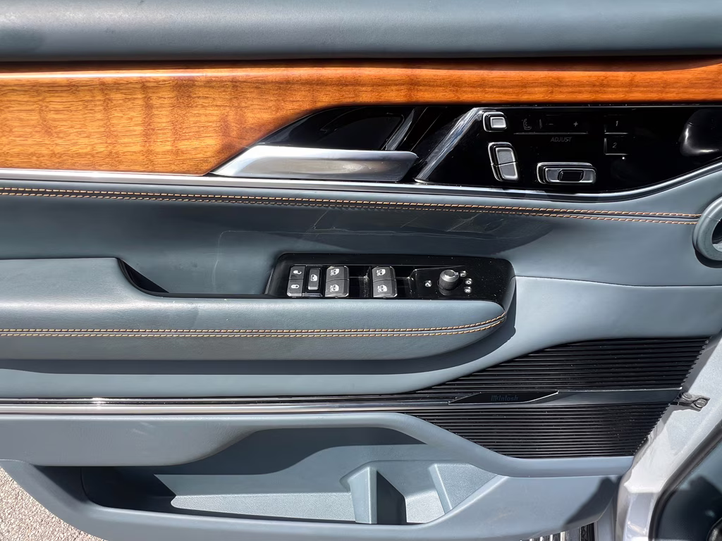 2022 Silver Zynith Jeep Grand Wagoneer Series III 4X4 SUV