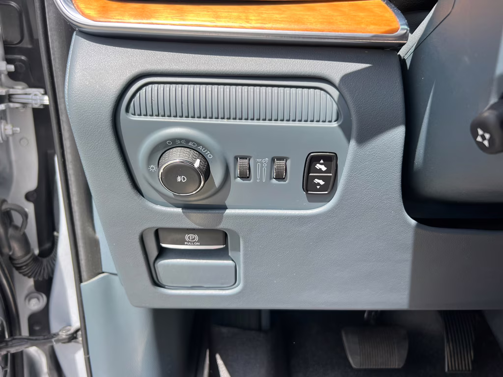 2022 Silver Zynith Jeep Grand Wagoneer Series III 4X4 SUV