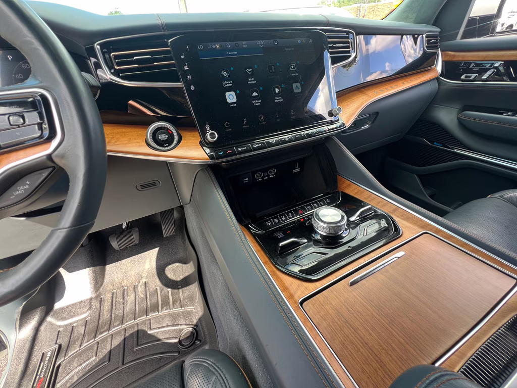 2022 Silver Zynith Jeep Grand Wagoneer Series III 4X4 SUV