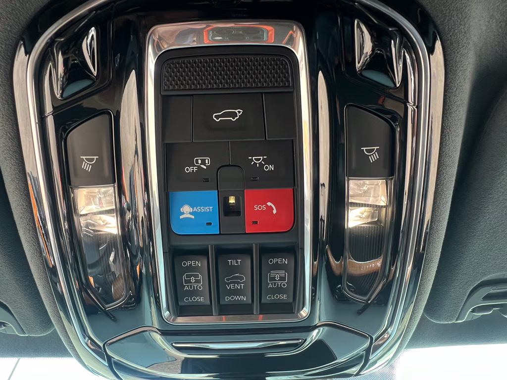 2022 Silver Zynith Jeep Grand Wagoneer Series III 4X4 SUV