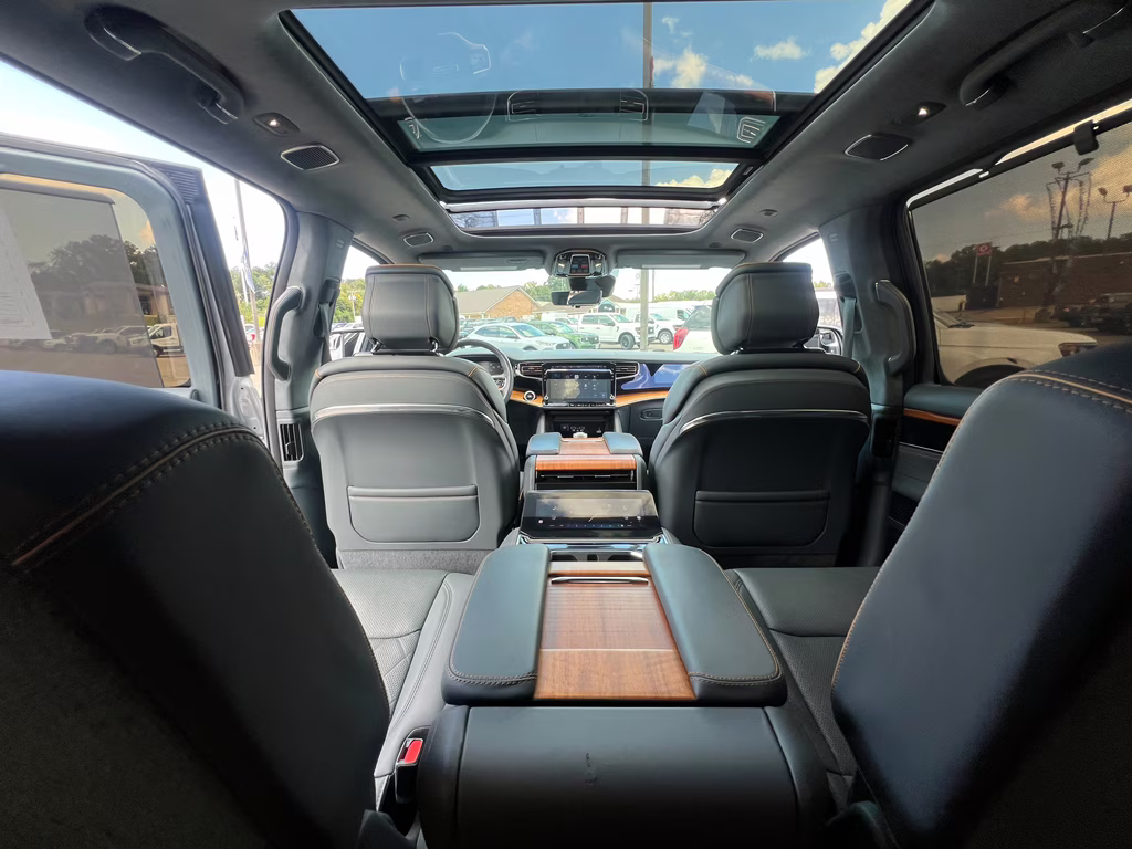 2022 Silver Zynith Jeep Grand Wagoneer Series III 4X4 SUV