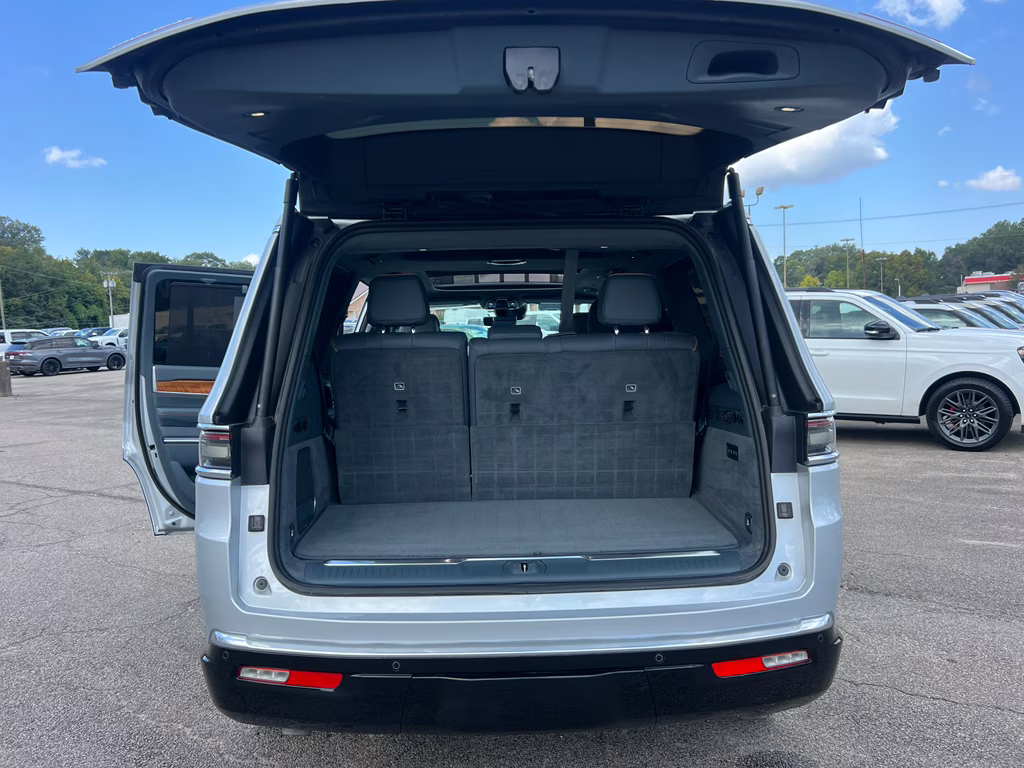 2022 Silver Zynith Jeep Grand Wagoneer Series III 4X4 SUV