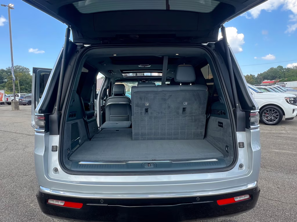 2022 Silver Zynith Jeep Grand Wagoneer Series III 4X4 SUV