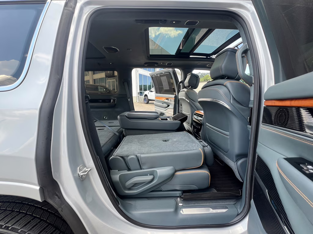 2022 Silver Zynith Jeep Grand Wagoneer Series III 4X4 SUV