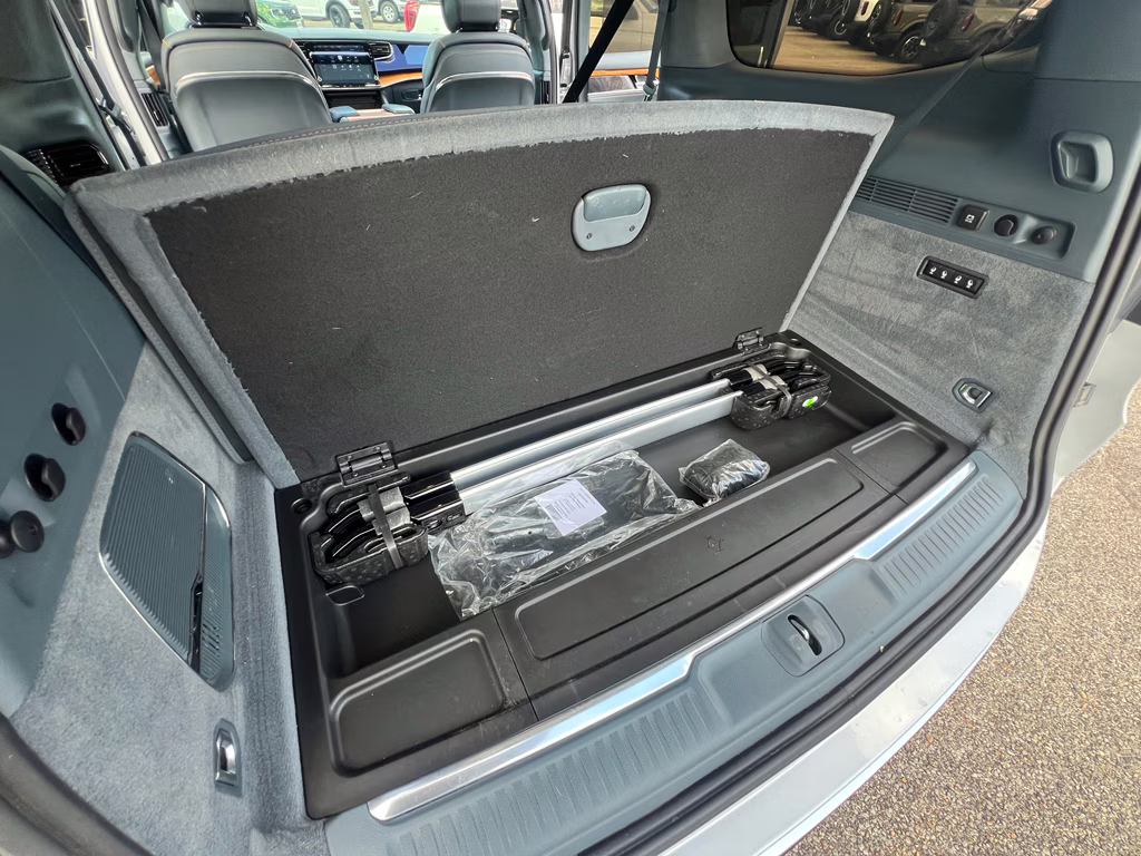 2022 Silver Zynith Jeep Grand Wagoneer Series III 4X4 SUV