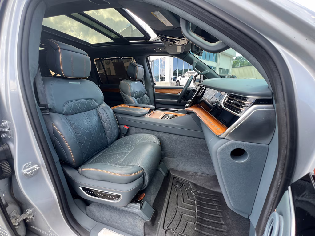 2022 Silver Zynith Jeep Grand Wagoneer Series III 4X4 SUV