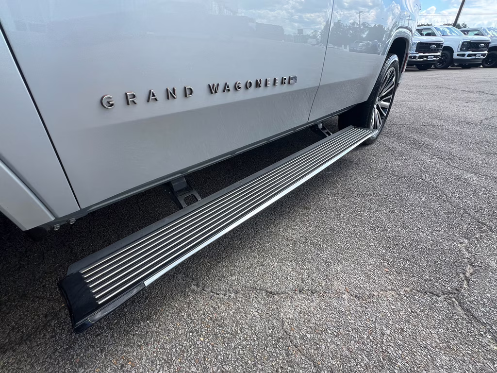 2022 Silver Zynith Jeep Grand Wagoneer Series III 4X4 SUV
