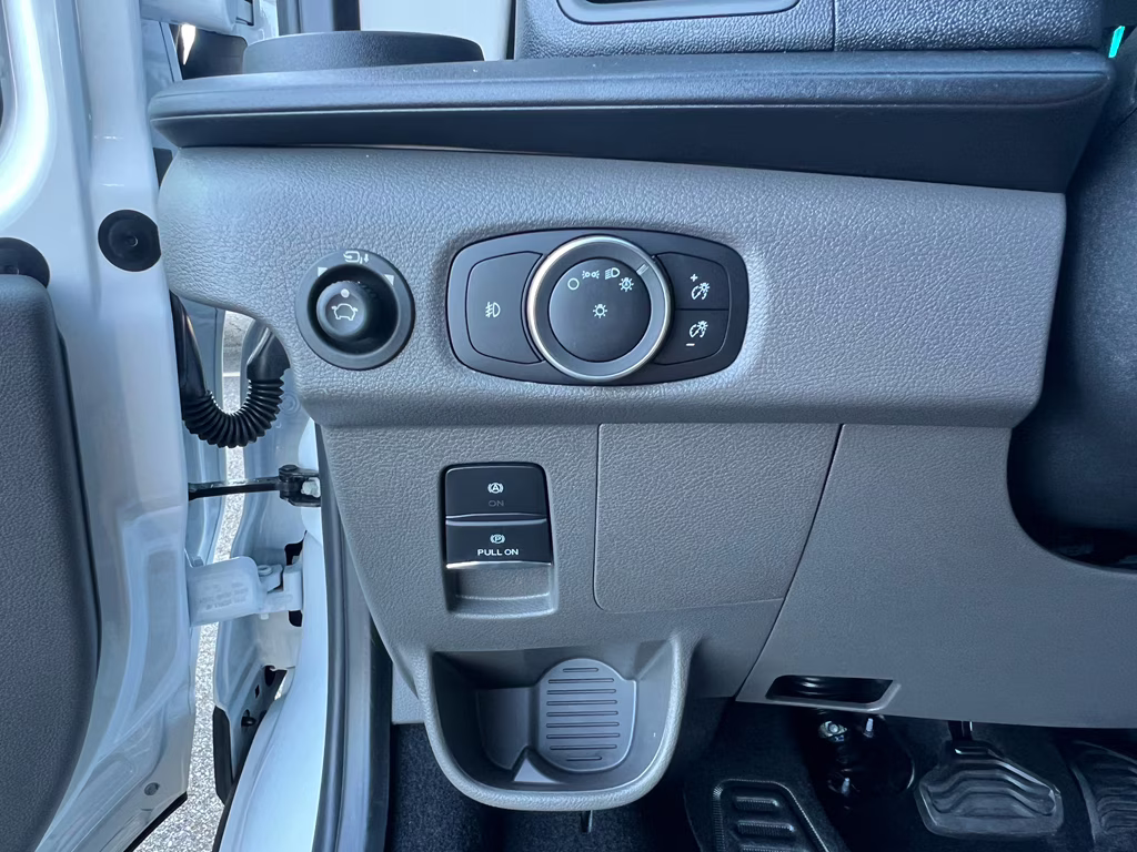 2025 Oxford White Ford Transit Wagon XLT RWD Crossover