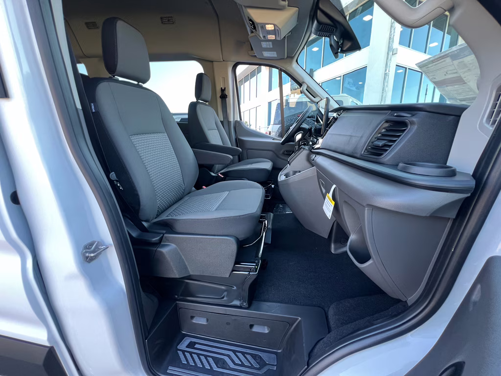 2025 Oxford White Ford Transit Wagon XLT RWD Crossover