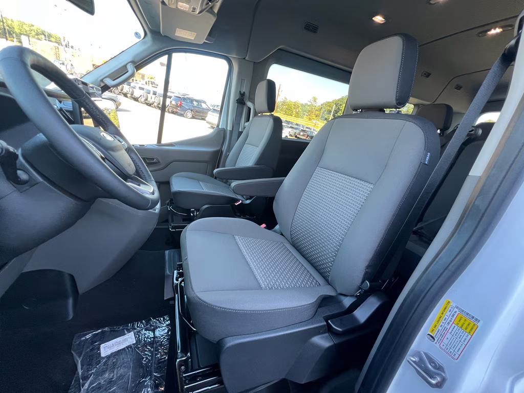 2025 Oxford White Ford Transit Wagon XLT RWD Crossover