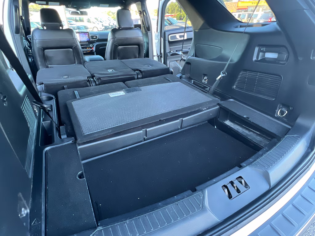 2023 STAR WHITE MET TRI-COAT Ford Explorer ST 4X4 SUV