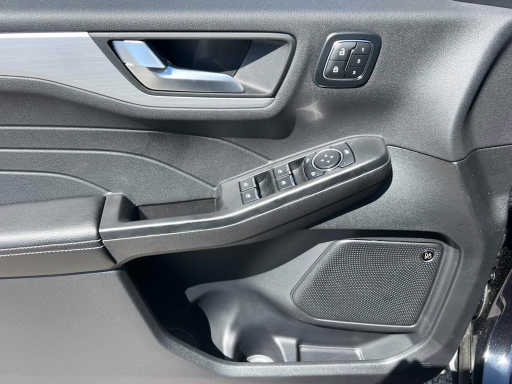 2025 Agate Black Metallic Ford Escape PHEV FWD SUV