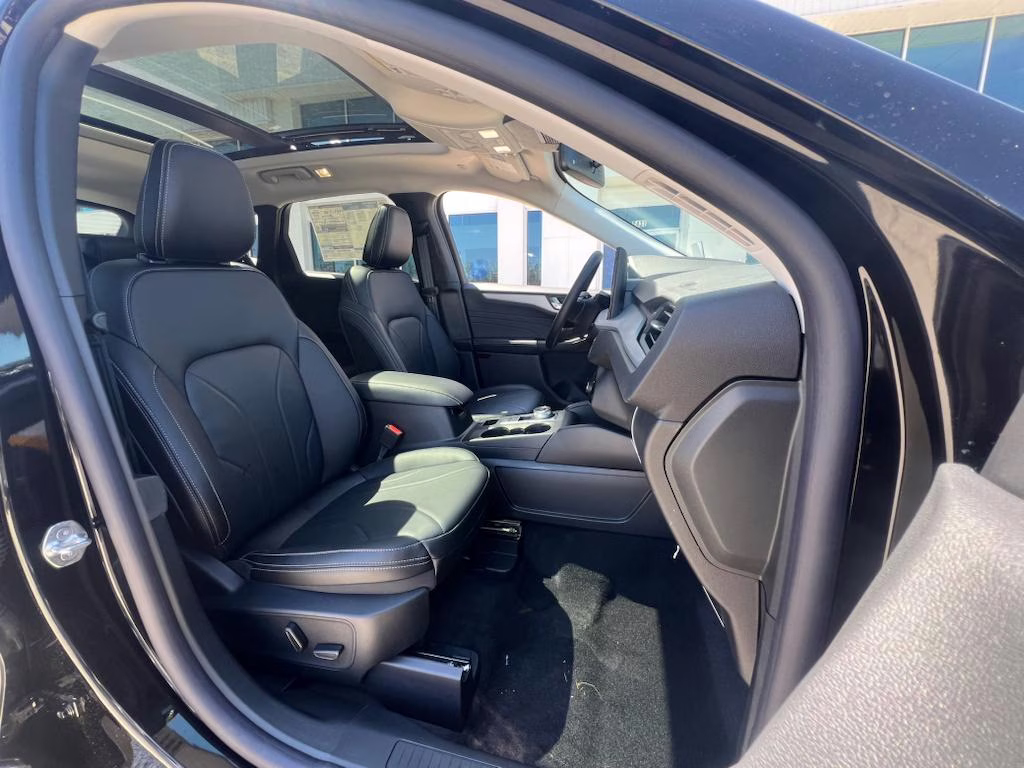 2025 Agate Black Metallic Ford Escape PHEV FWD SUV