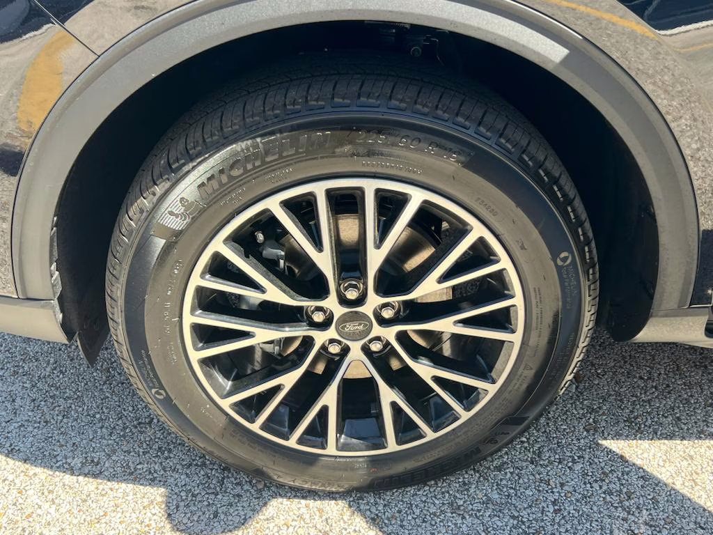 2025 Agate Black Metallic Ford Escape PHEV FWD SUV