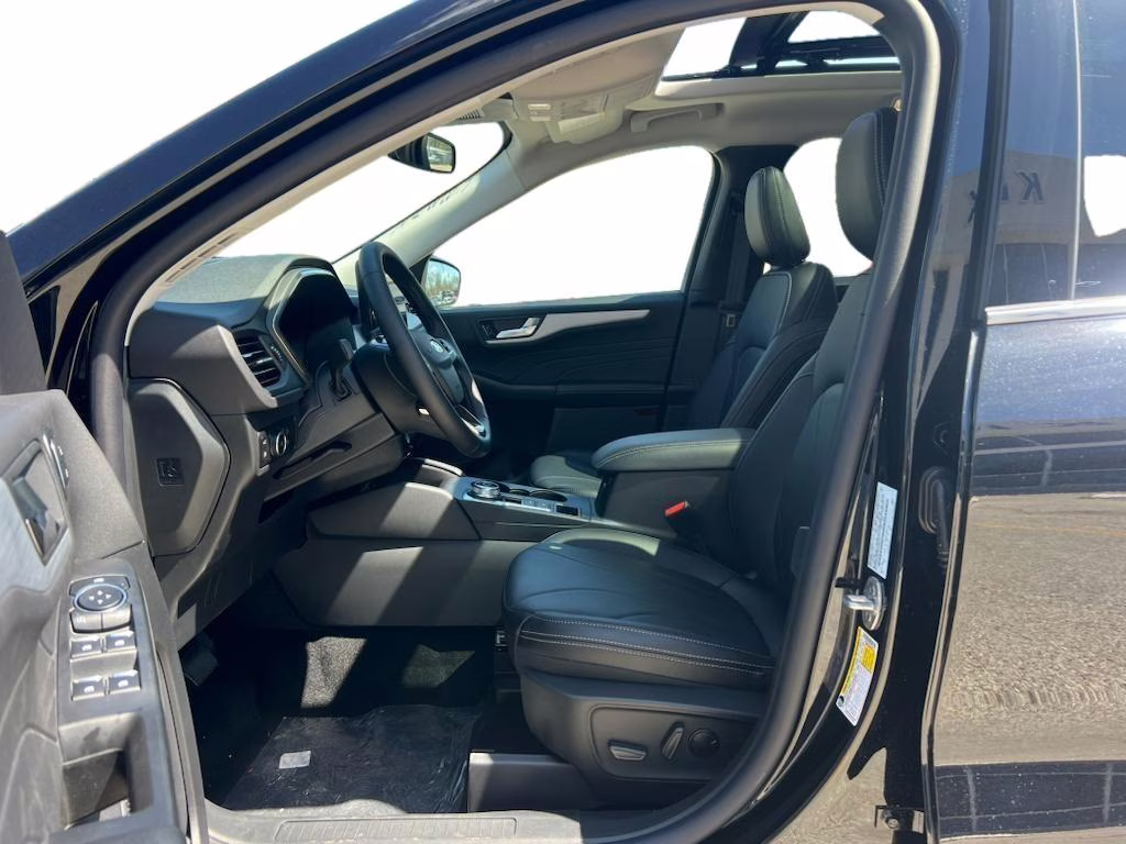2025 Agate Black Metallic Ford Escape PHEV FWD SUV