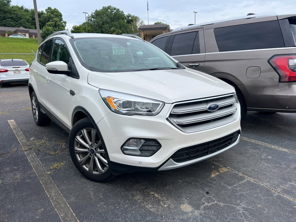 2018 White Platinum Metallic Tri-Coat Ford Escape Titanium FWD SUV