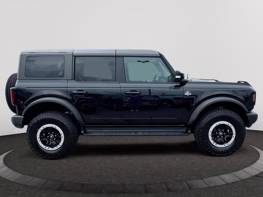 2025 Shadow Black Ford Bronco Outer Banks 4X4 SUV