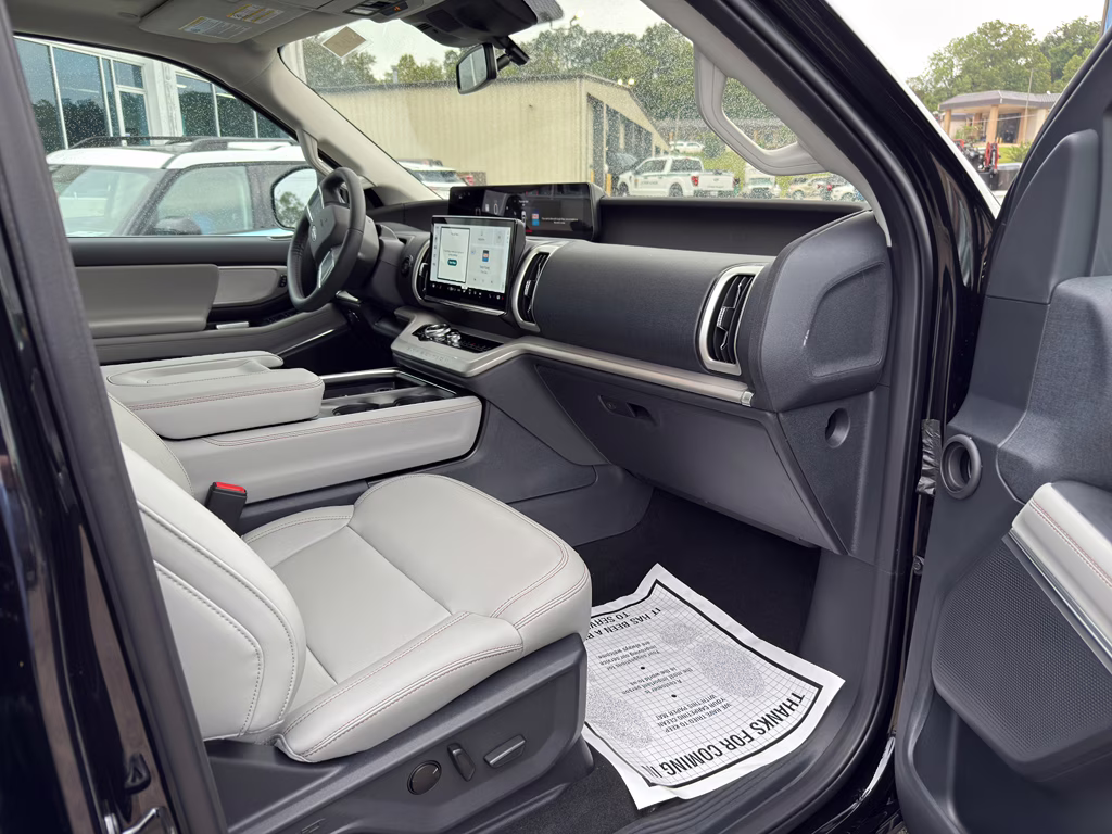 2025 Agate Black Metallic Ford Expedition Active 4X4 SUV