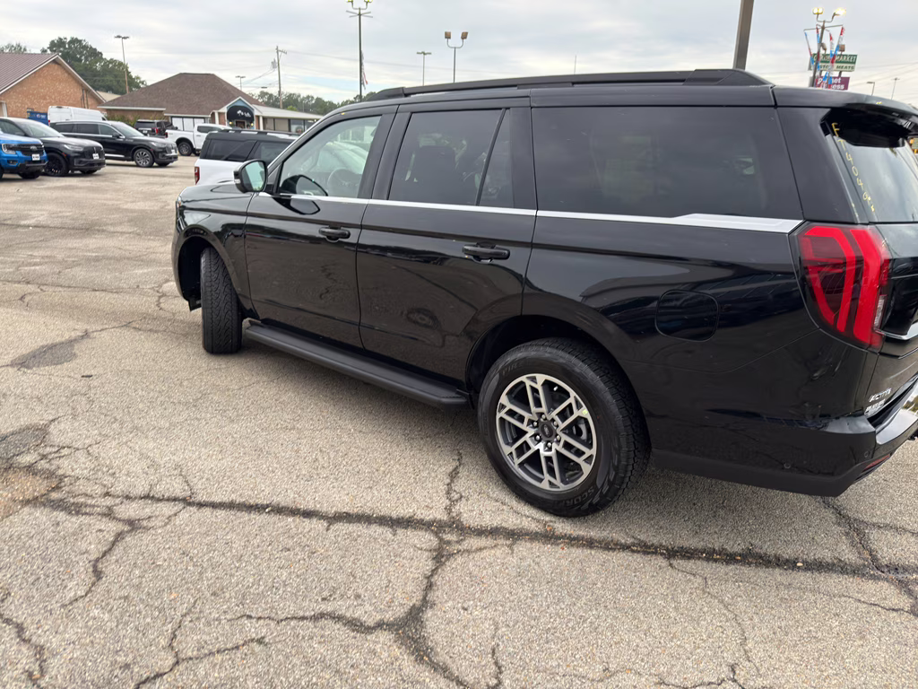 2025 Agate Black Metallic Ford Expedition Active 4X4 SUV