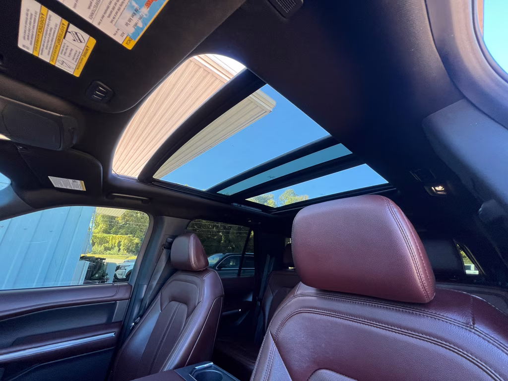 2023 JEWEL RED MET TINTED CC Ford Expedition Limited 4X4 SUV
