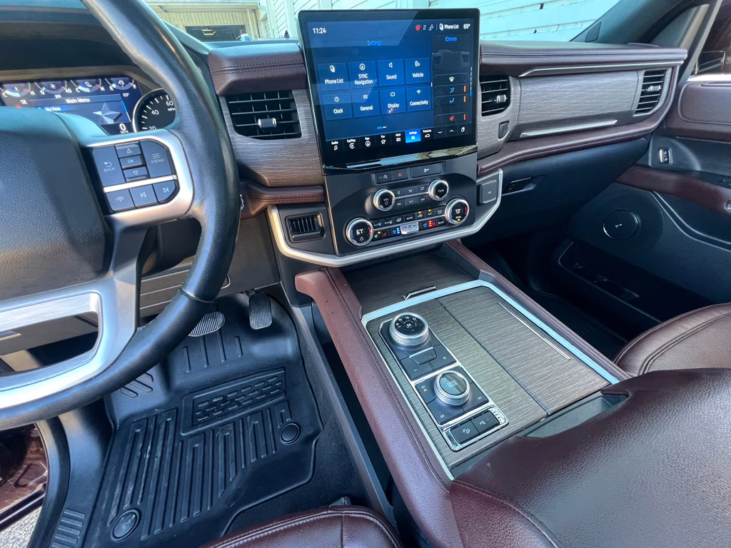 2023 JEWEL RED MET TINTED CC Ford Expedition Limited 4X4 SUV