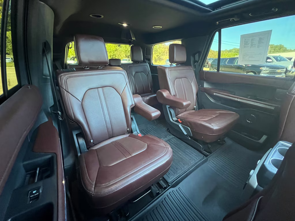 2023 JEWEL RED MET TINTED CC Ford Expedition Limited 4X4 SUV