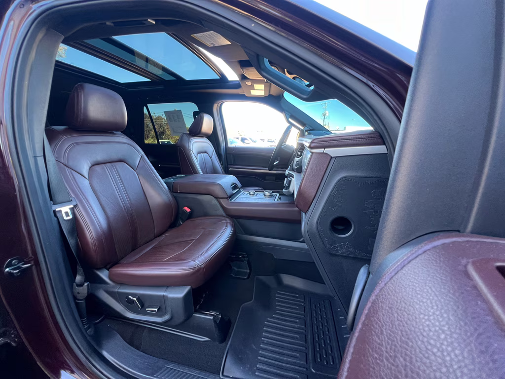 2023 JEWEL RED MET TINTED CC Ford Expedition Limited 4X4 SUV