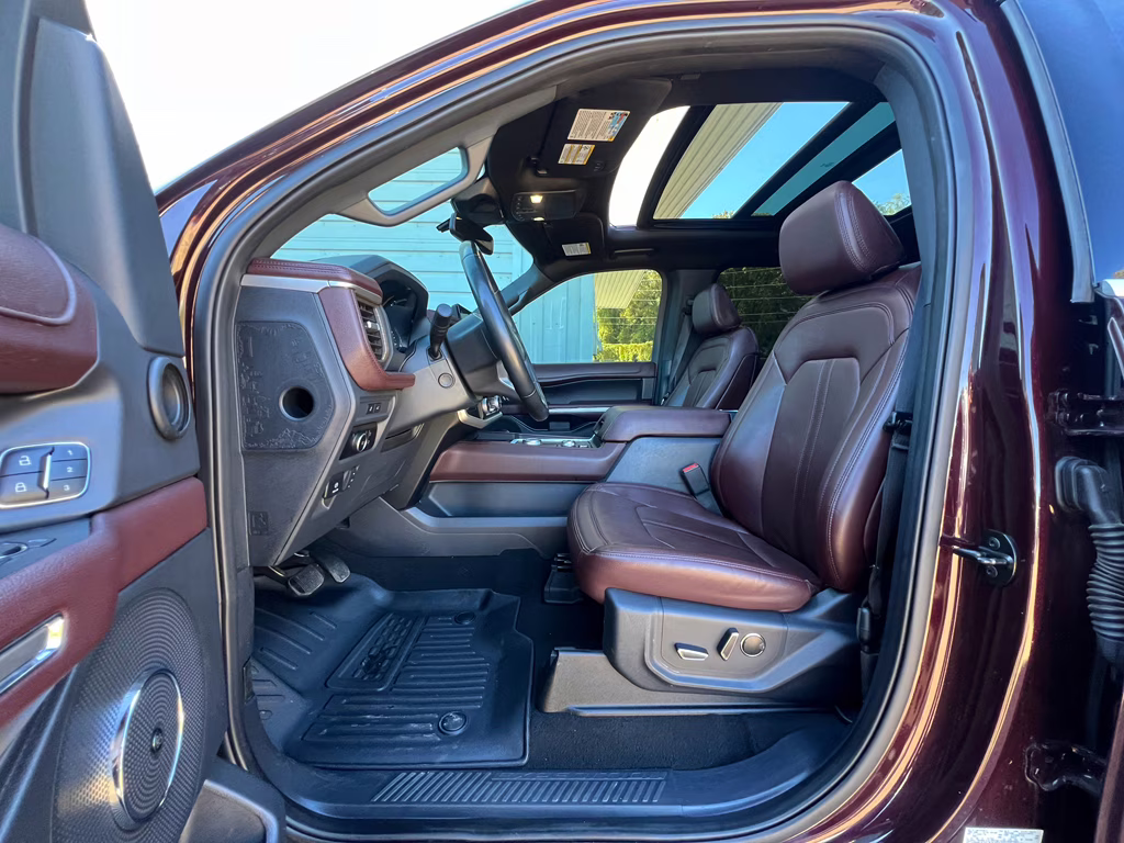 2023 JEWEL RED MET TINTED CC Ford Expedition Limited 4X4 SUV