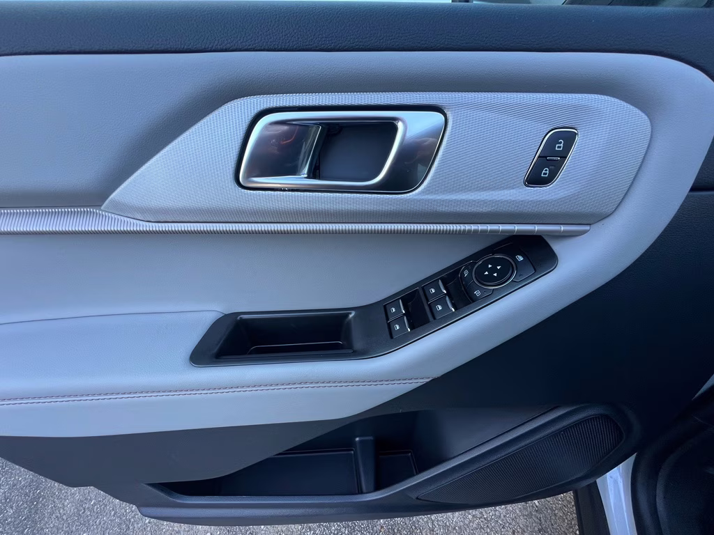 2026 Space White Metallic Ford Explorer Active (100A) RWD SUV