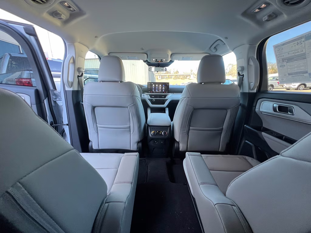 2026 Space White Metallic Ford Explorer Active (100A) RWD SUV