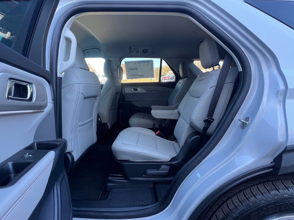 2026 Space White Metallic Ford Explorer Active (100A) RWD SUV