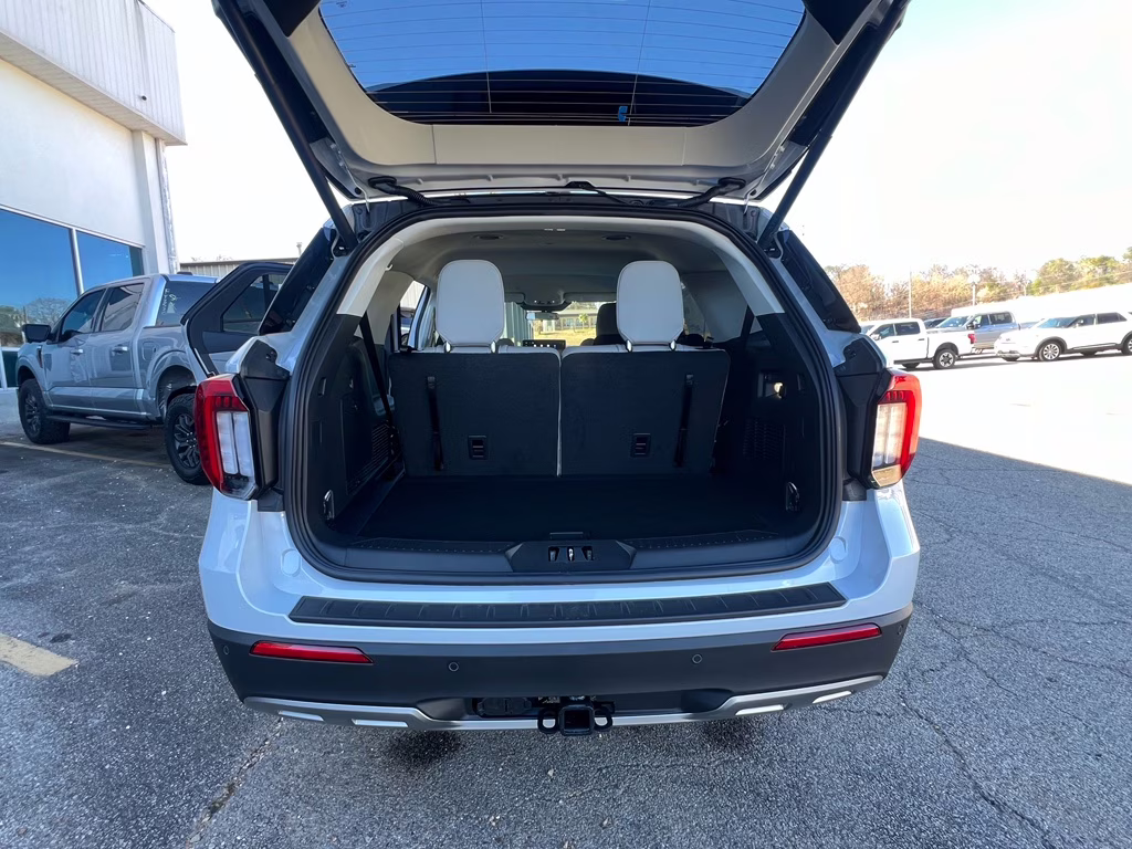 2026 Space White Metallic Ford Explorer Active (100A) RWD SUV