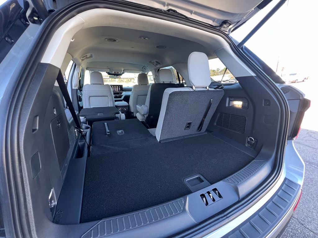 2026 Space White Metallic Ford Explorer Active (100A) RWD SUV
