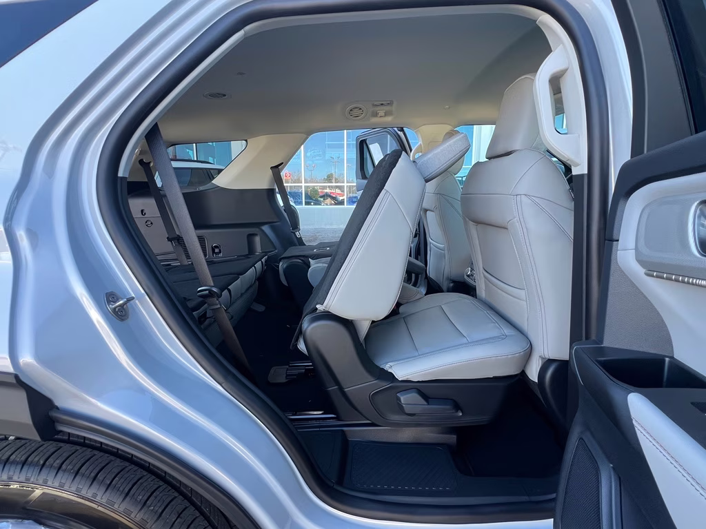 2026 Space White Metallic Ford Explorer Active (100A) RWD SUV