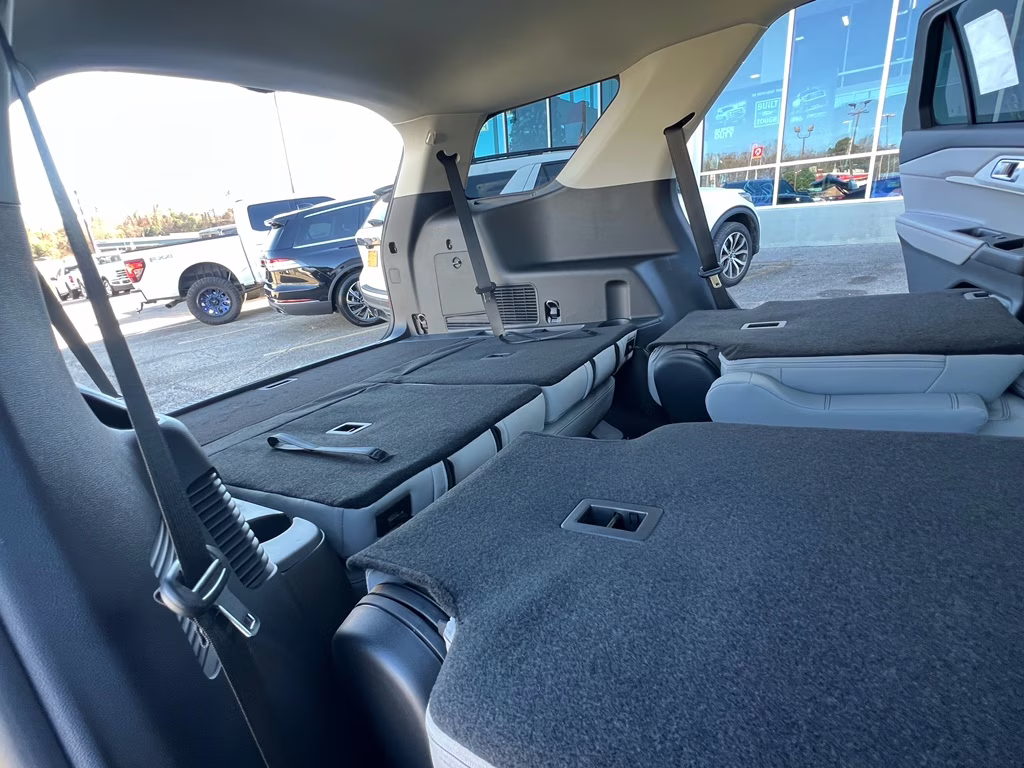 2026 Space White Metallic Ford Explorer Active (100A) RWD SUV
