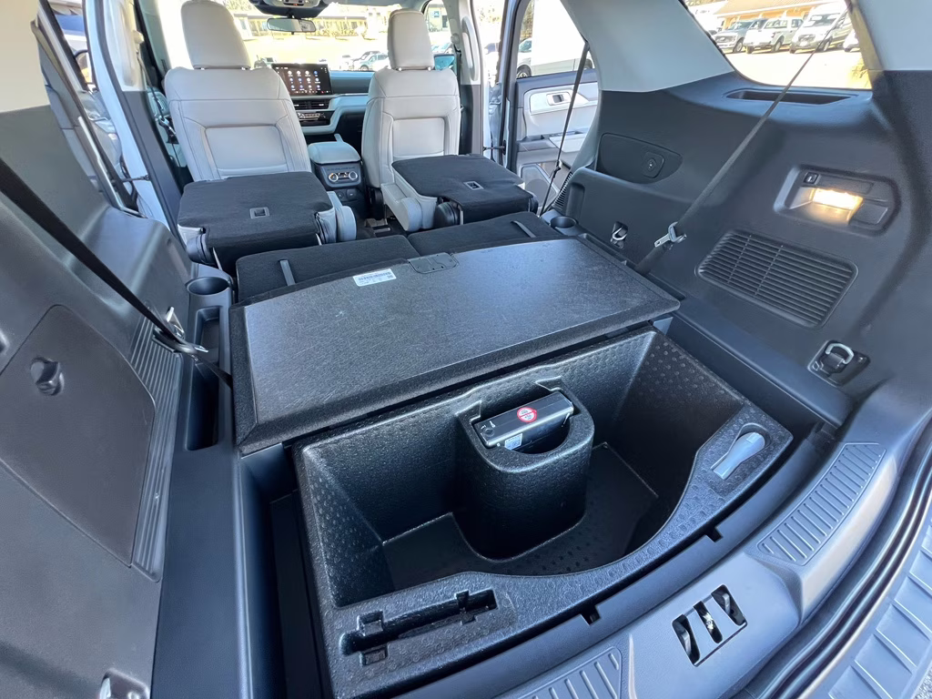 2026 Space White Metallic Ford Explorer Active (100A) RWD SUV