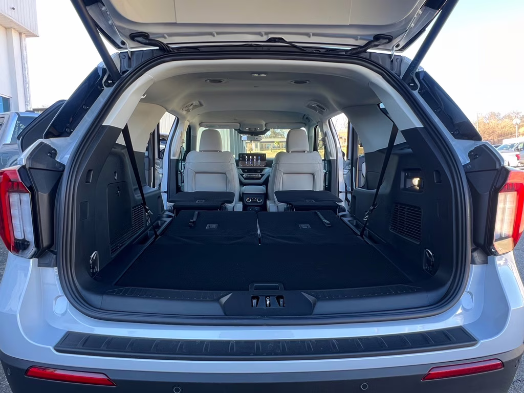 2026 Space White Metallic Ford Explorer Active (100A) RWD SUV