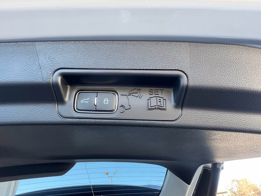 2026 Space White Metallic Ford Explorer Active (100A) RWD SUV