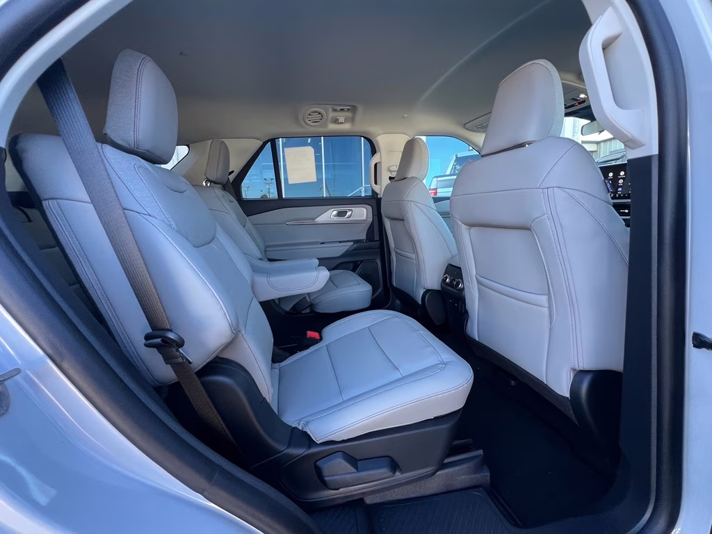 2026 Space White Metallic Ford Explorer Active (100A) RWD SUV