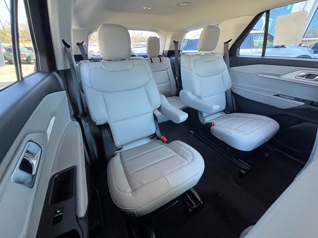 2026 Space White Metallic Ford Explorer Active (100A) RWD SUV
