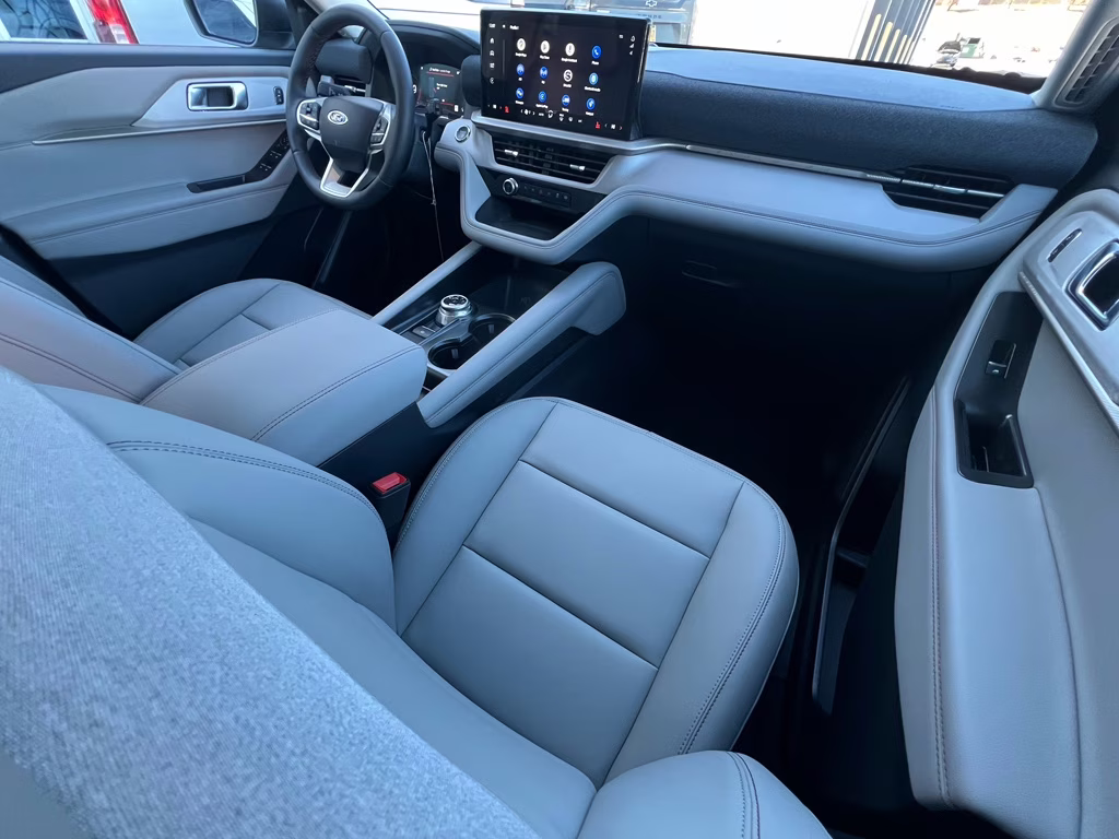 2026 Space White Metallic Ford Explorer Active (100A) RWD SUV